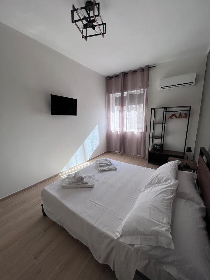 Medusa Duomo Guest House Napoli Bagian luar foto