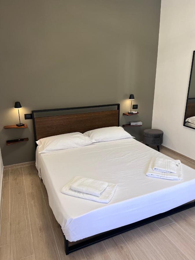 Medusa Duomo Guest House Napoli Bagian luar foto