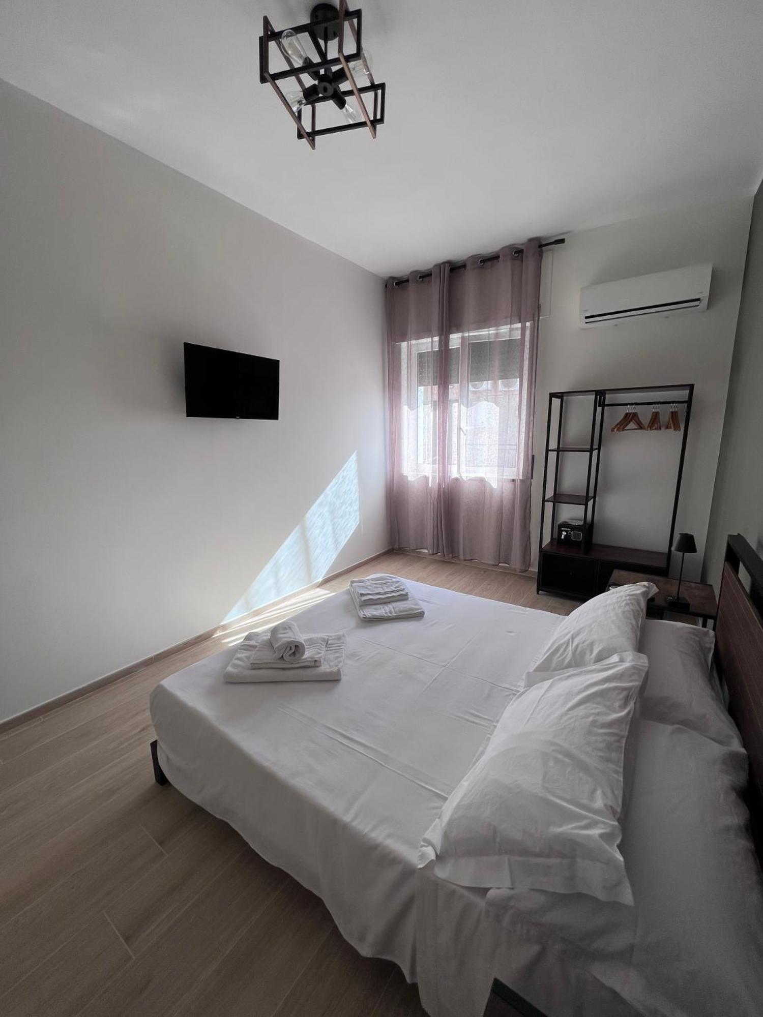 Medusa Duomo Guest House Napoli Bagian luar foto