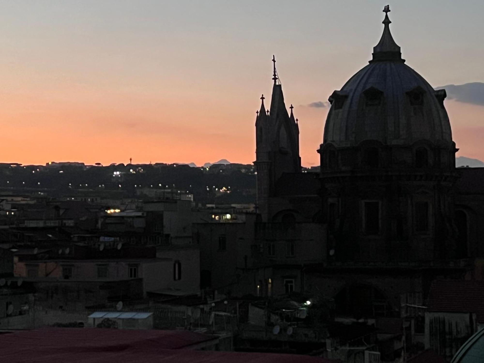 Medusa Duomo Guest House Napoli Bagian luar foto